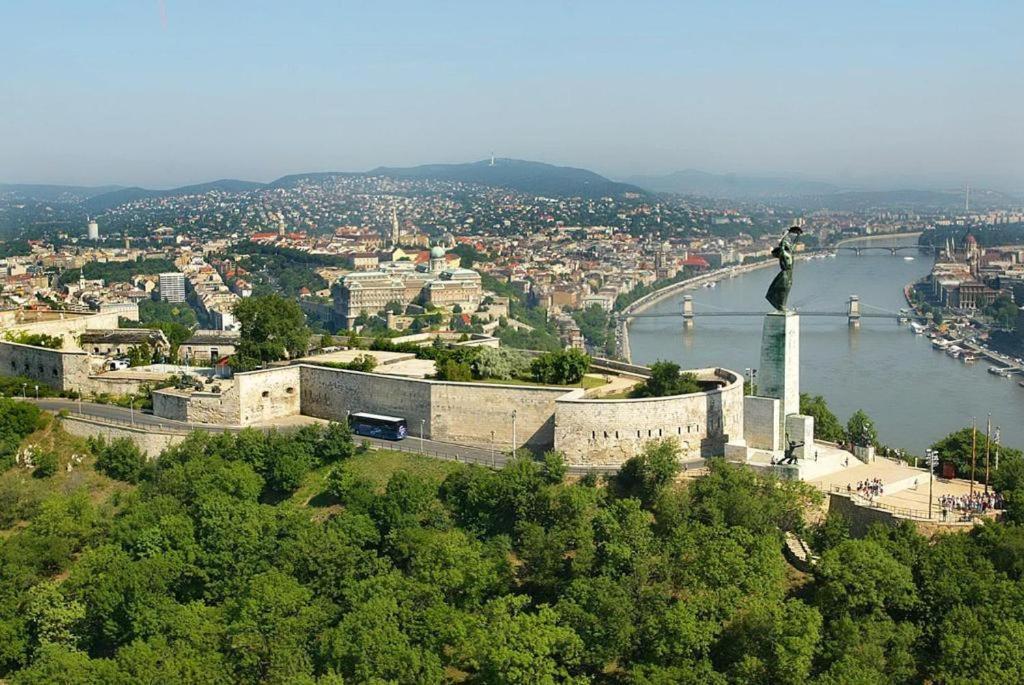 Deak Apartment Budapest Bagian luar foto
