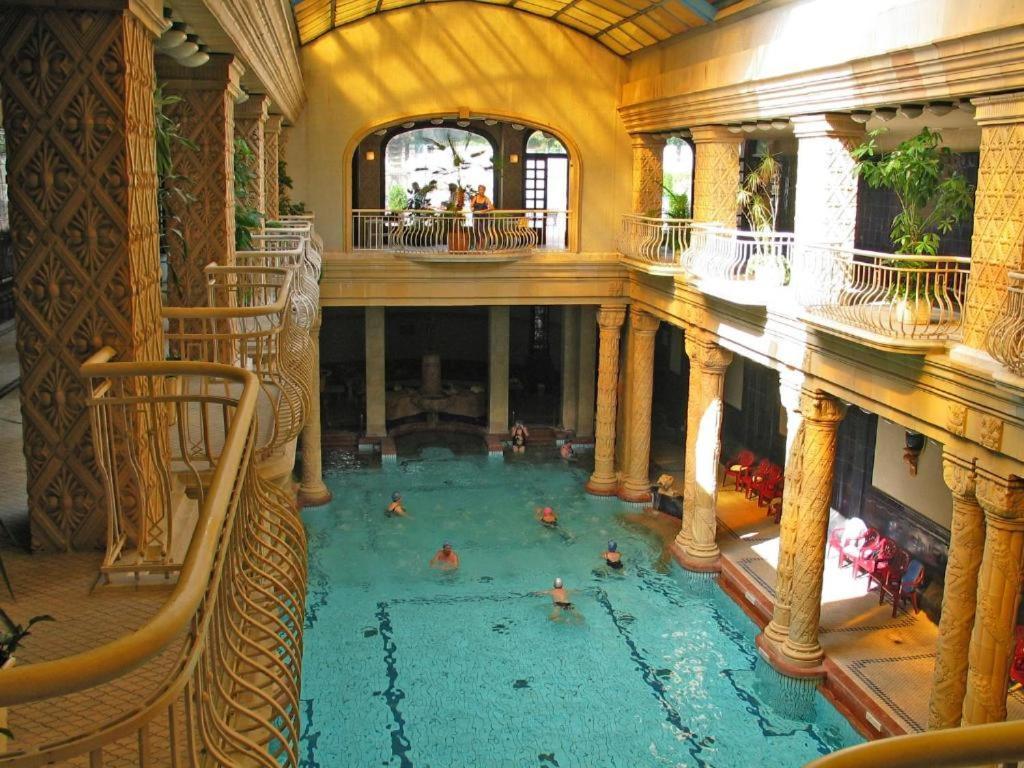 Deak Apartment Budapest Bagian luar foto